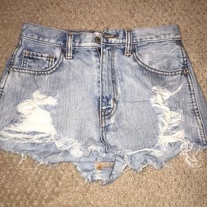 LIGHT WASH SIZE 0 HOLLISTER FESTIVAL SHORTS